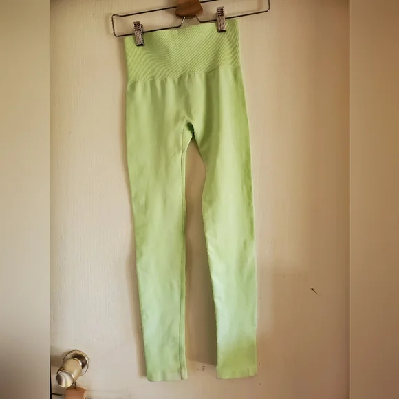 TnaBODY™ Atmosphere Hi-Rise Legging - Picture 3 of 5